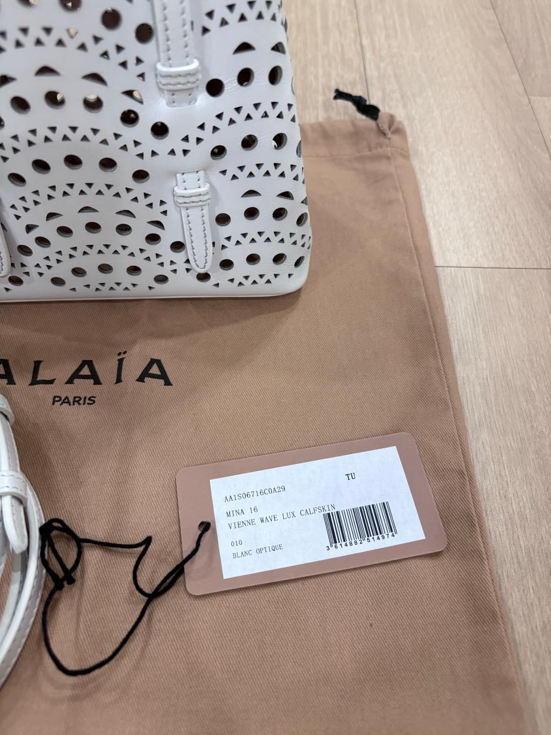 알라이아 미나 16 화이트 상품이미지3