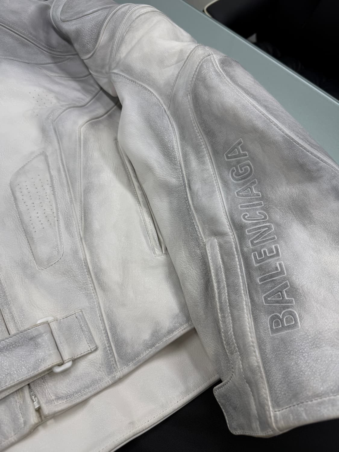 발렌시아가 23ss 머드쇼 디스트레스드 레더 바이커 자켓 1 상품이미지8