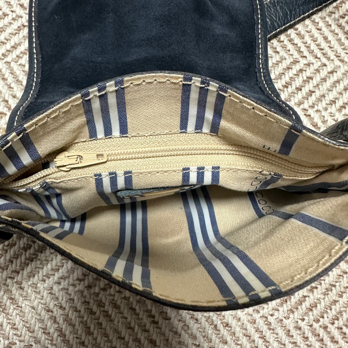 COCCINELLE italy made leather cross bag 상품이미지5