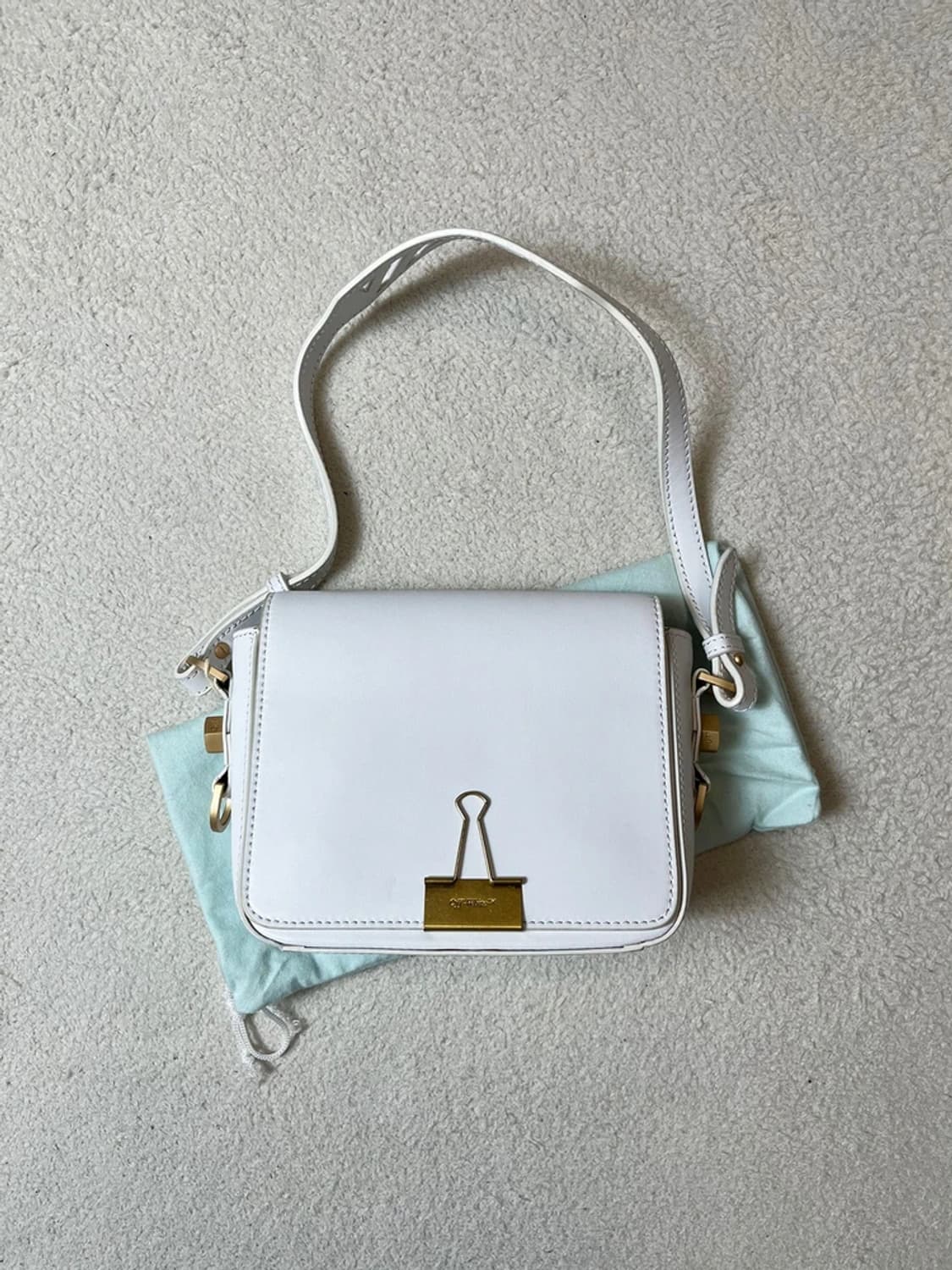 오프화이트 바인더 클립 화이트 가죽 숄더백 A1870 상품이미지2