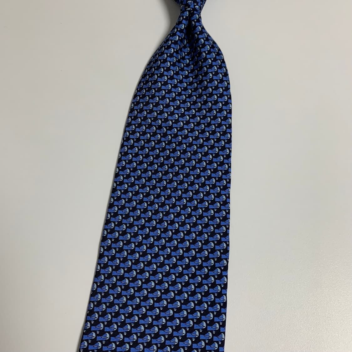 던힐(dunhill) 새상품급 명품넥타이 100실크 네이비컬러 정장룩 상품이미지9