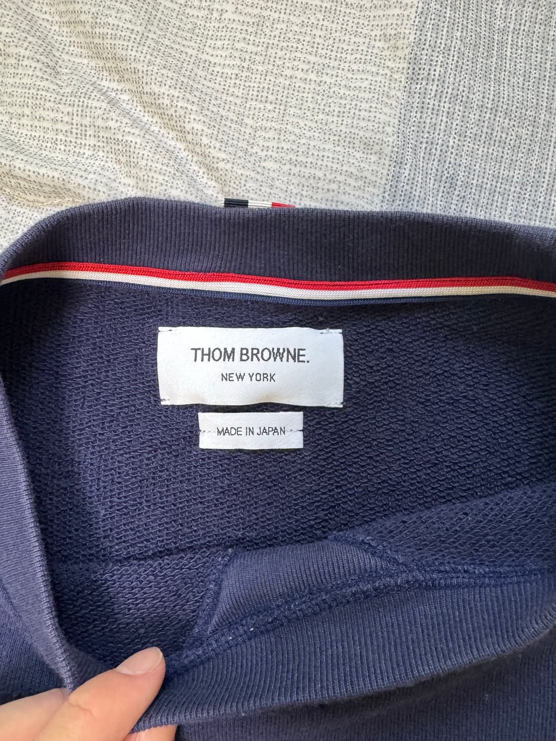 톰브라운 맨투맨 네이비 상품이미지5