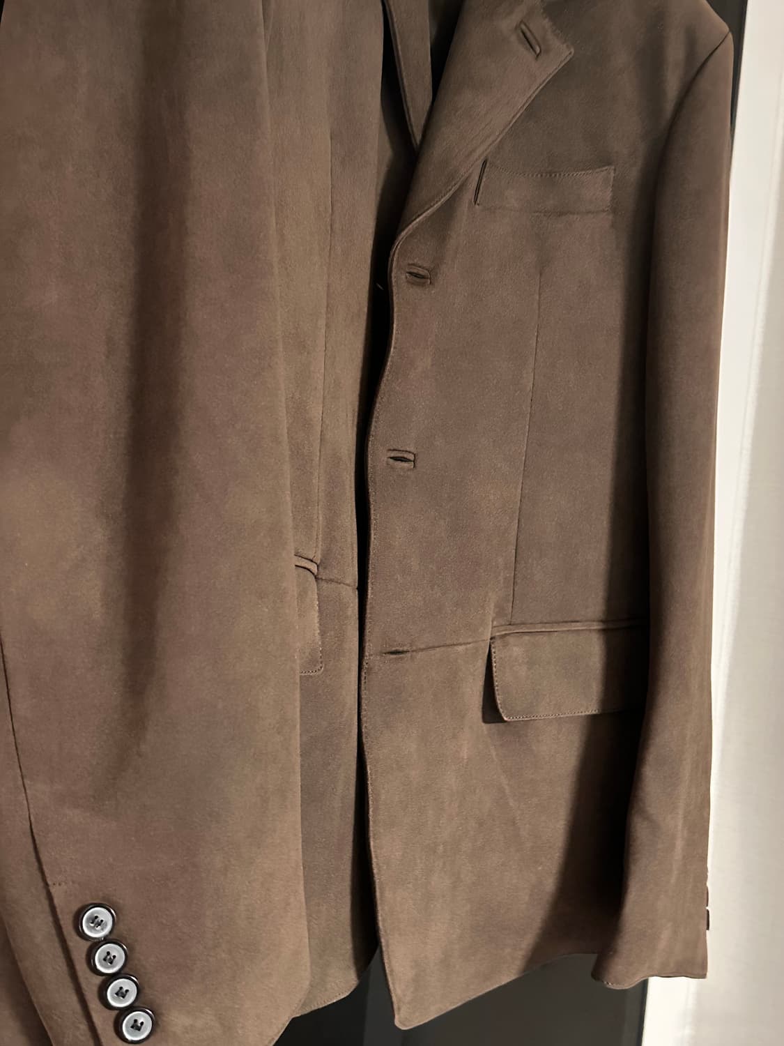 쿠어 쓰리버튼 스웨이드 블레이저 다크브라운 L  상품이미지3
