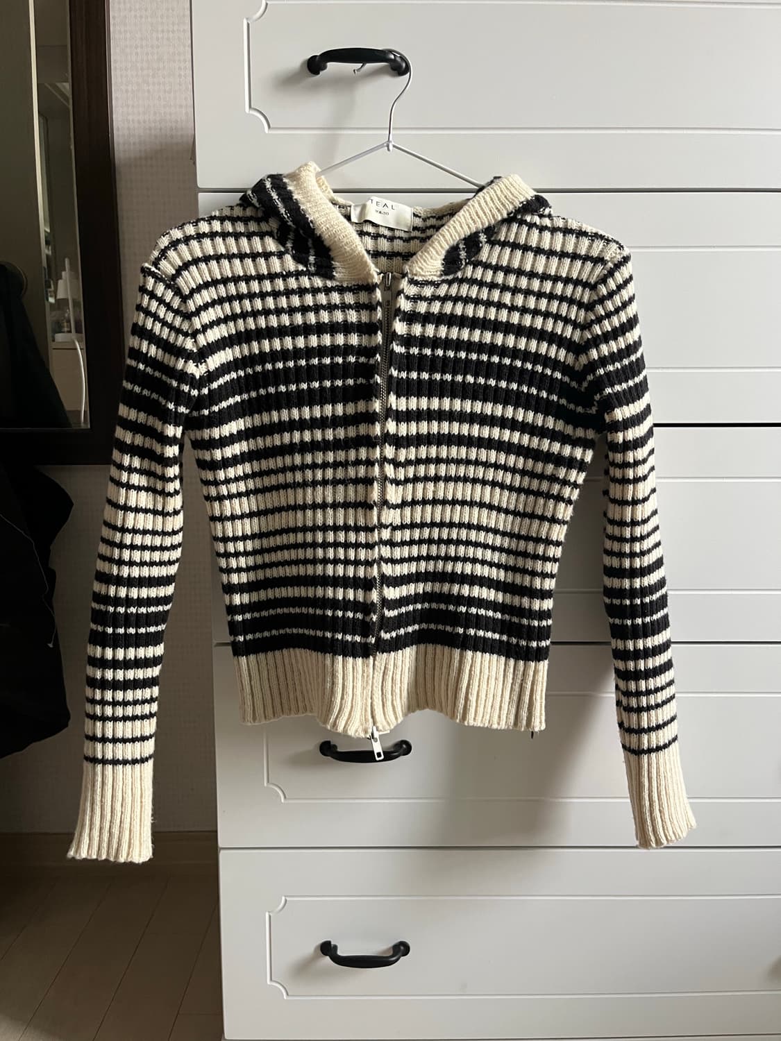 스트라이프 후드 니트 상품이미지1