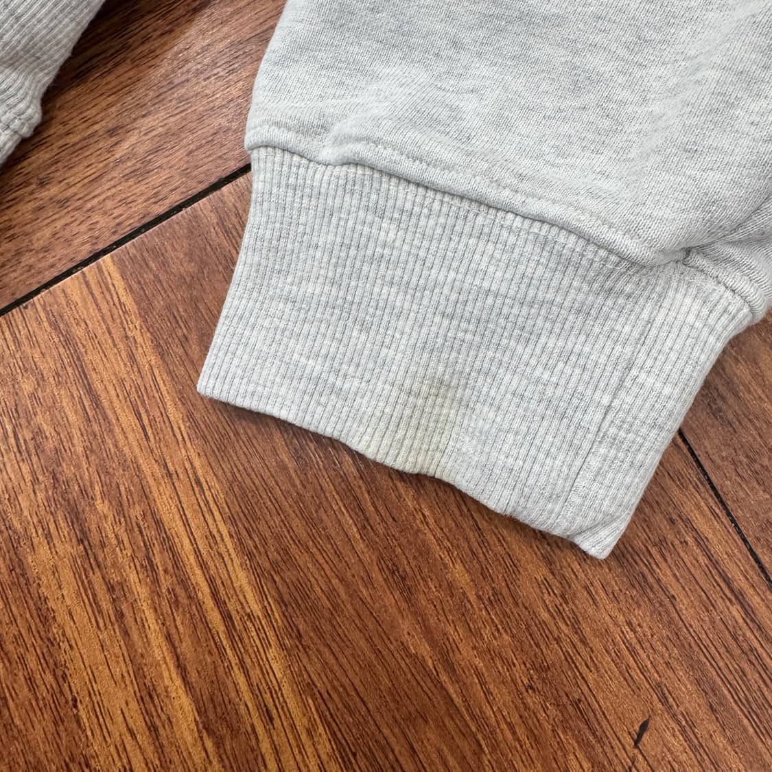 FREE 여성용 마르디메크르디 그레이 맨투맨 티셔츠  상품이미지4