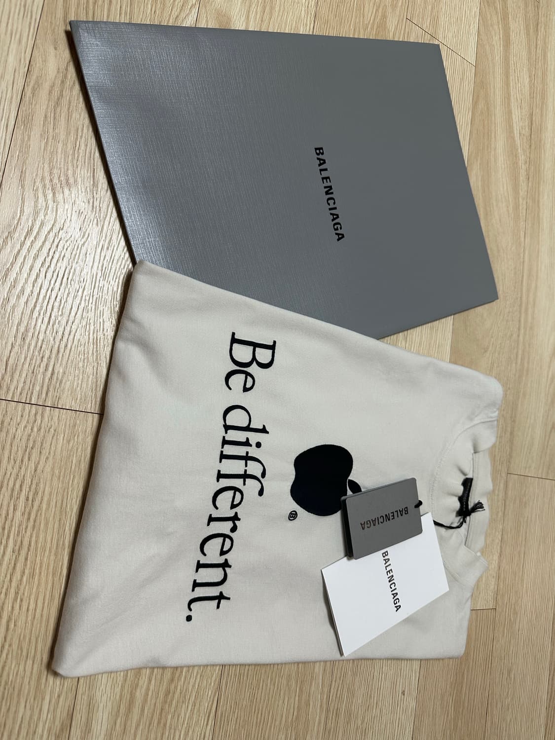 발렌시아가 애플 be different  상품이미지2