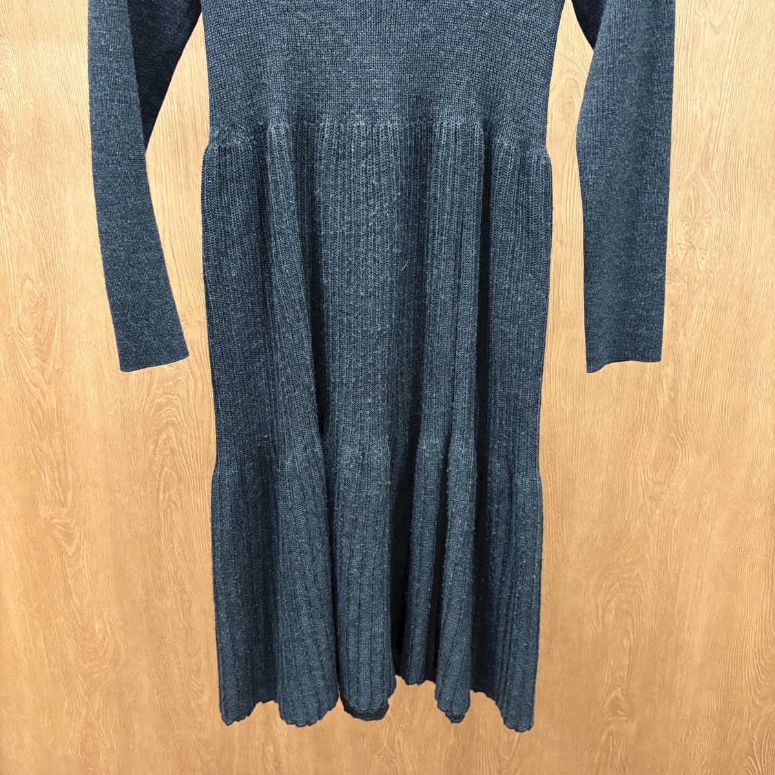 소니아 리키엘 라운드넥 울 니트 롱 원피스 절개 플리츠 디테일 차콜 상품이미지5