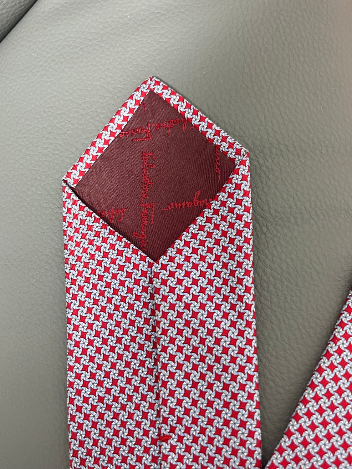 페레가모 넥타이 상품이미지2