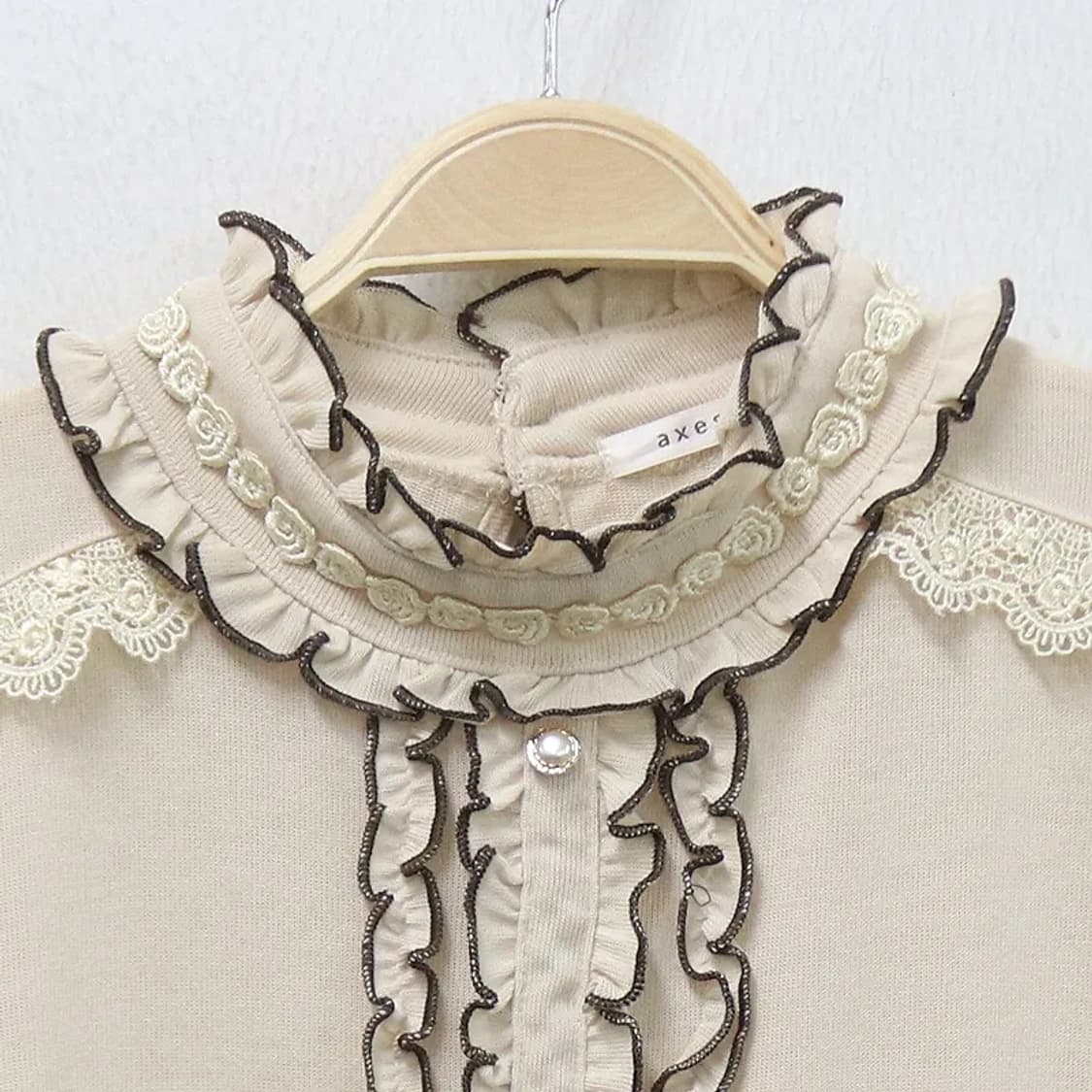 엑시즈팜  프릴 레이스 오네갸루 블라우스 63703 상품이미지5