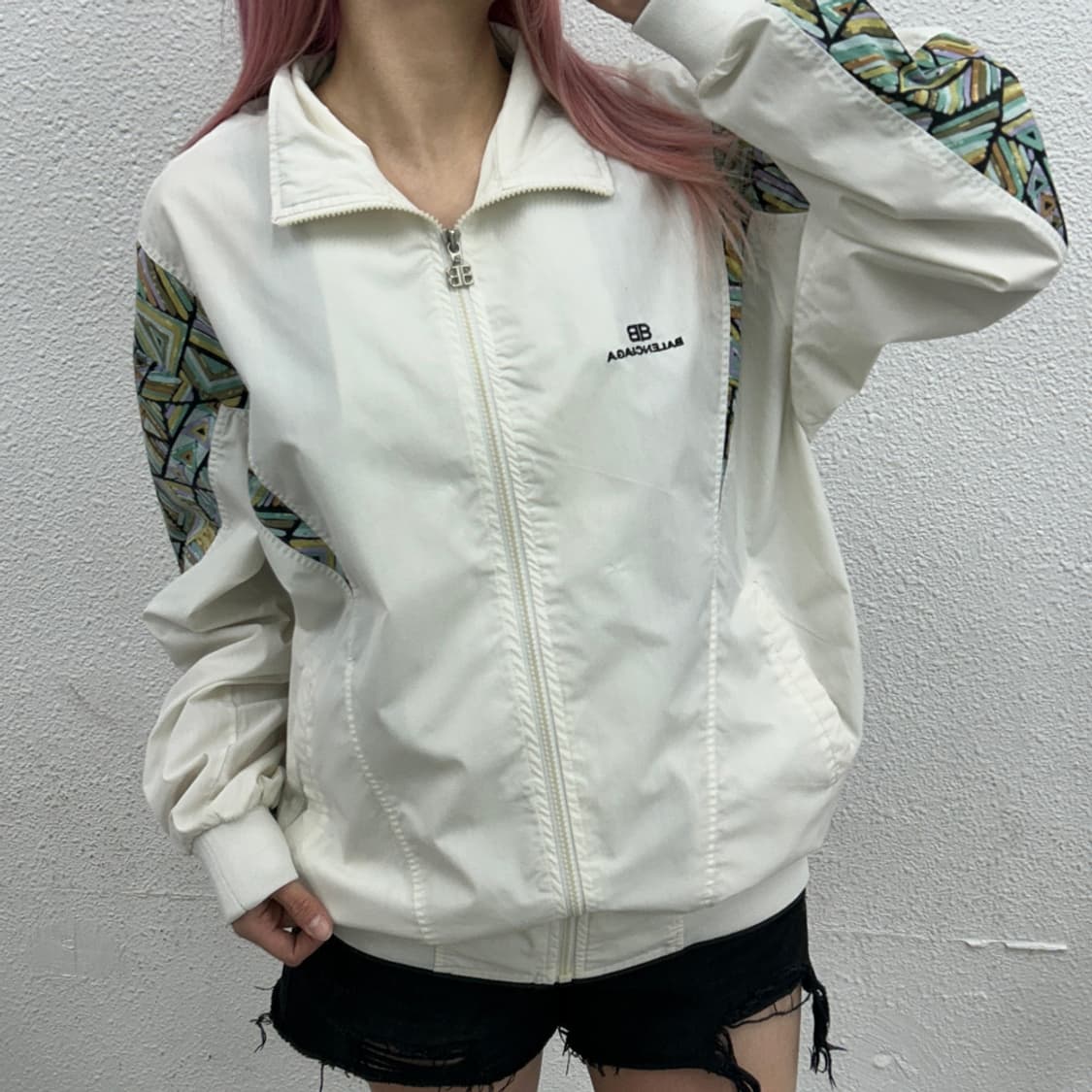 발렌시아가 화이트 바람막이 상품이미지2