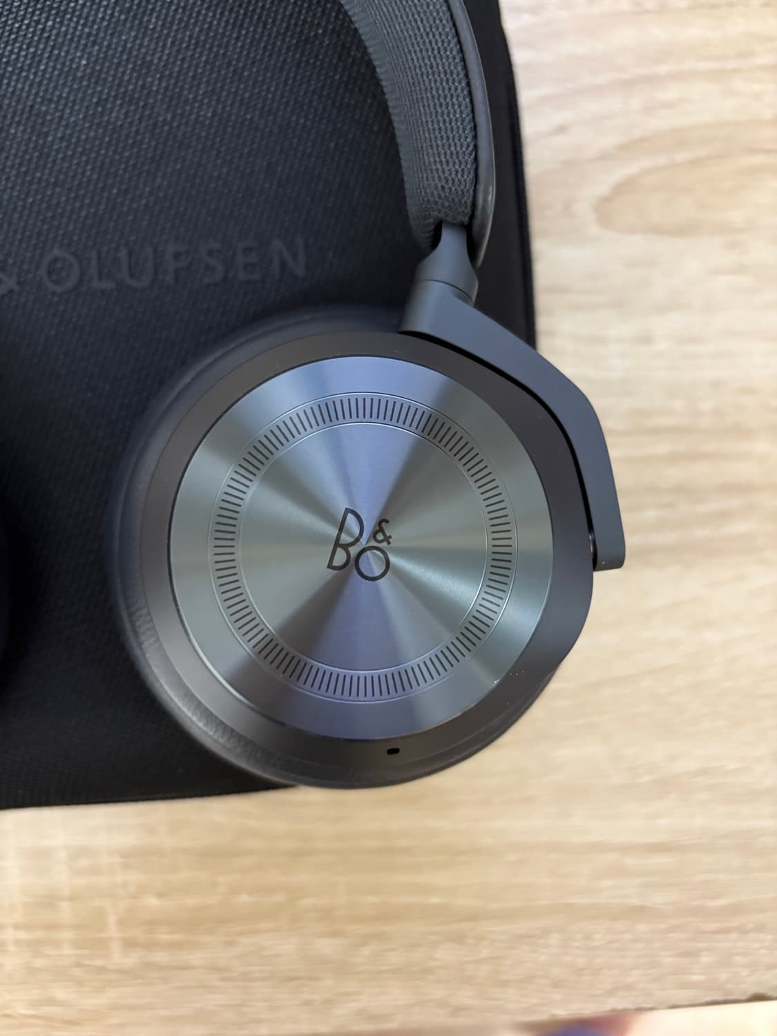 뱅앤올룹슨 Beoplay HX 블랙 풀박스 상품이미지3