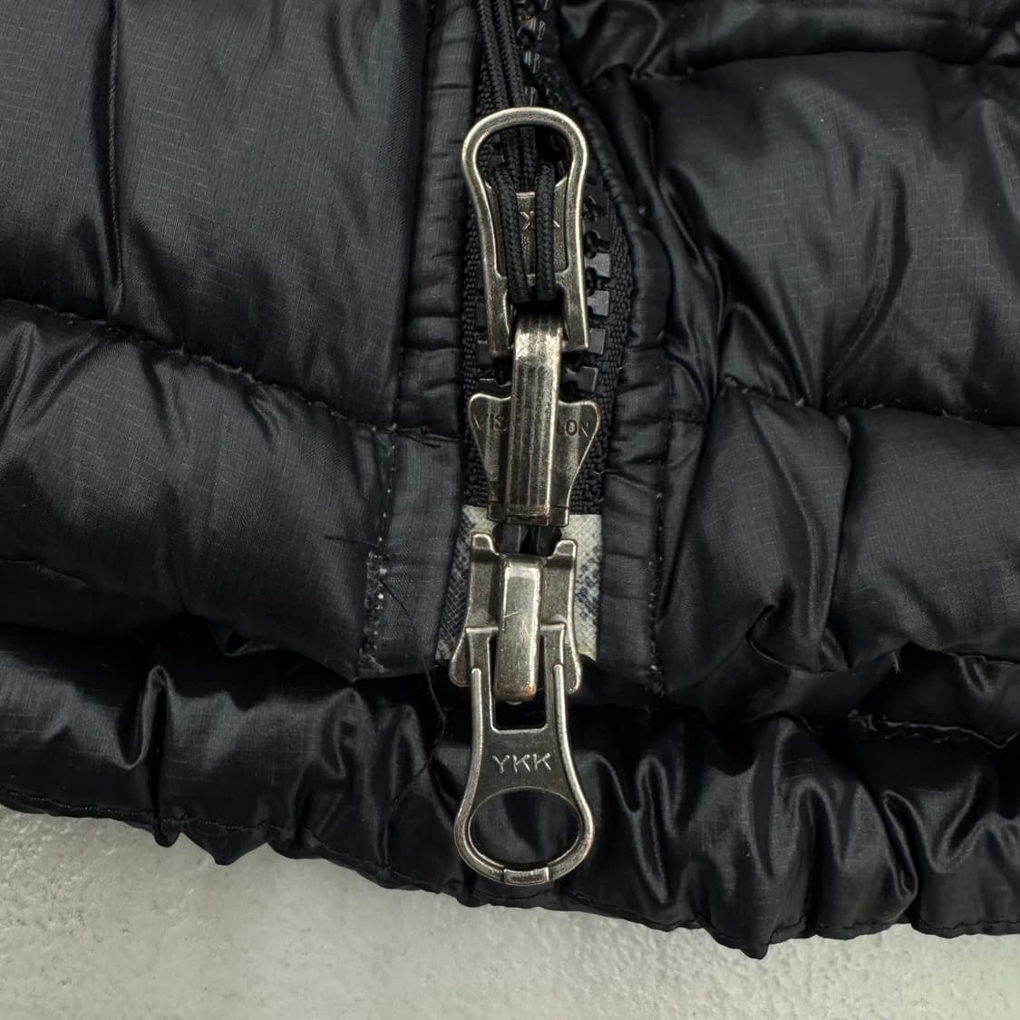 컬럼비아 고프코어 애벌레 퍼텍스 경량패딩 블랙 상품이미지6