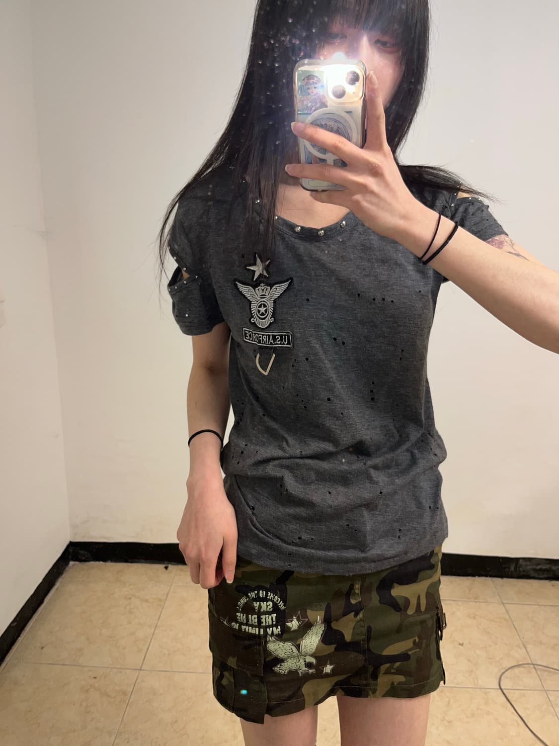 •00‘s P2K 소매 슬릿 스터드 반팔 티셔츠 상품이미지3