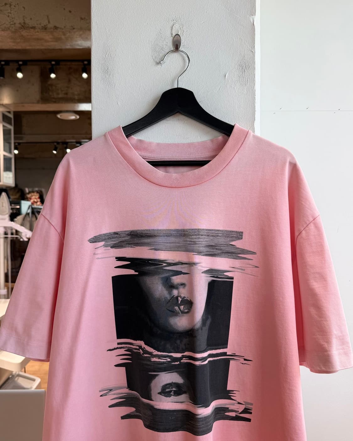 메종 마르지엘라 핑크 그래픽 프린팅 하프티  상품이미지3