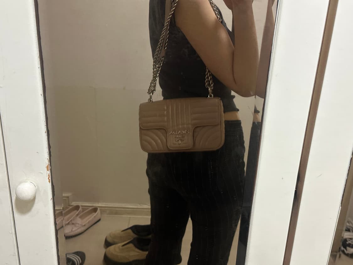 프라다 다이어그램 숄더백 상품이미지2