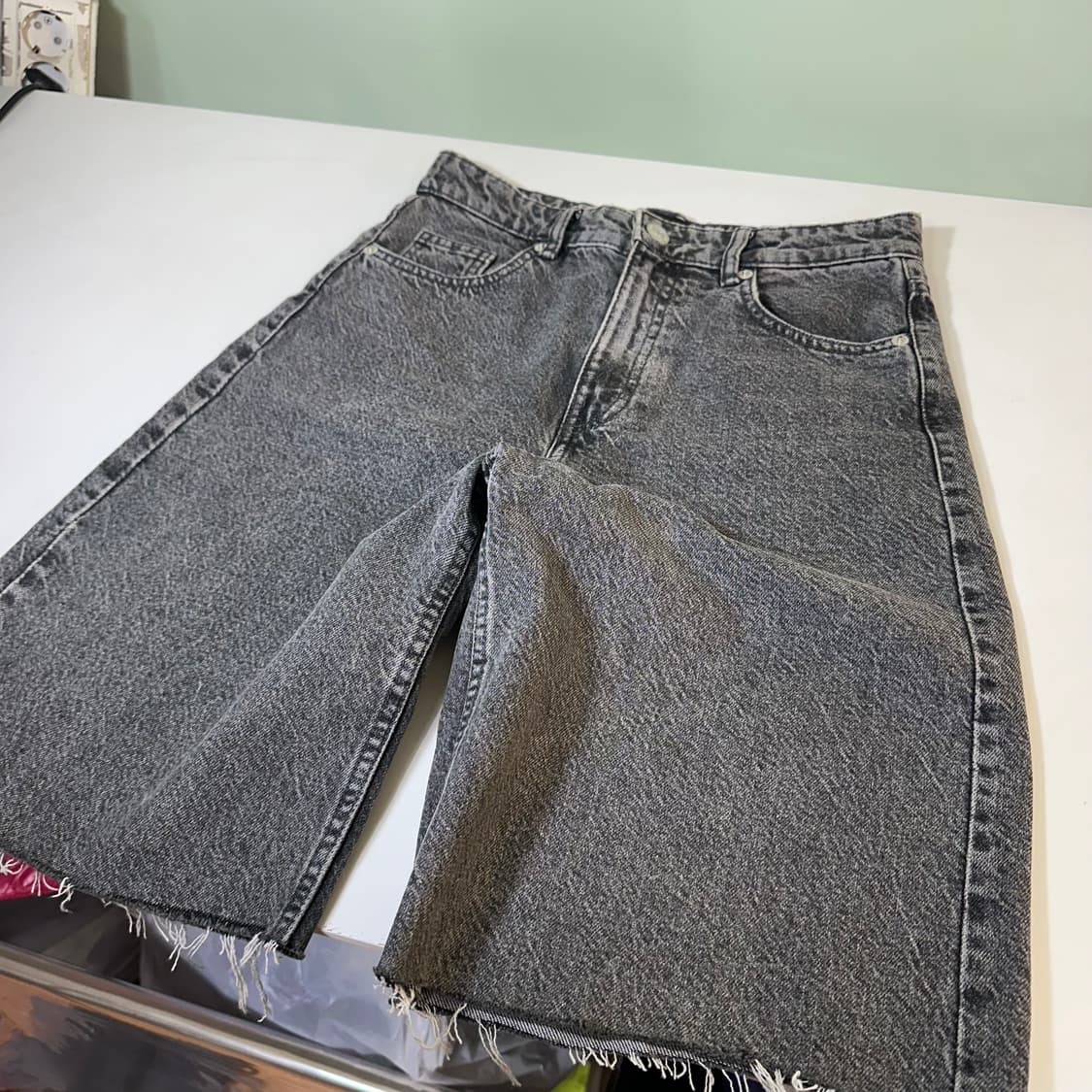우먼M 자라 우먼 블랙 빈티지워시드 와이드핏 데님 버뮤다팬츠 상품이미지1