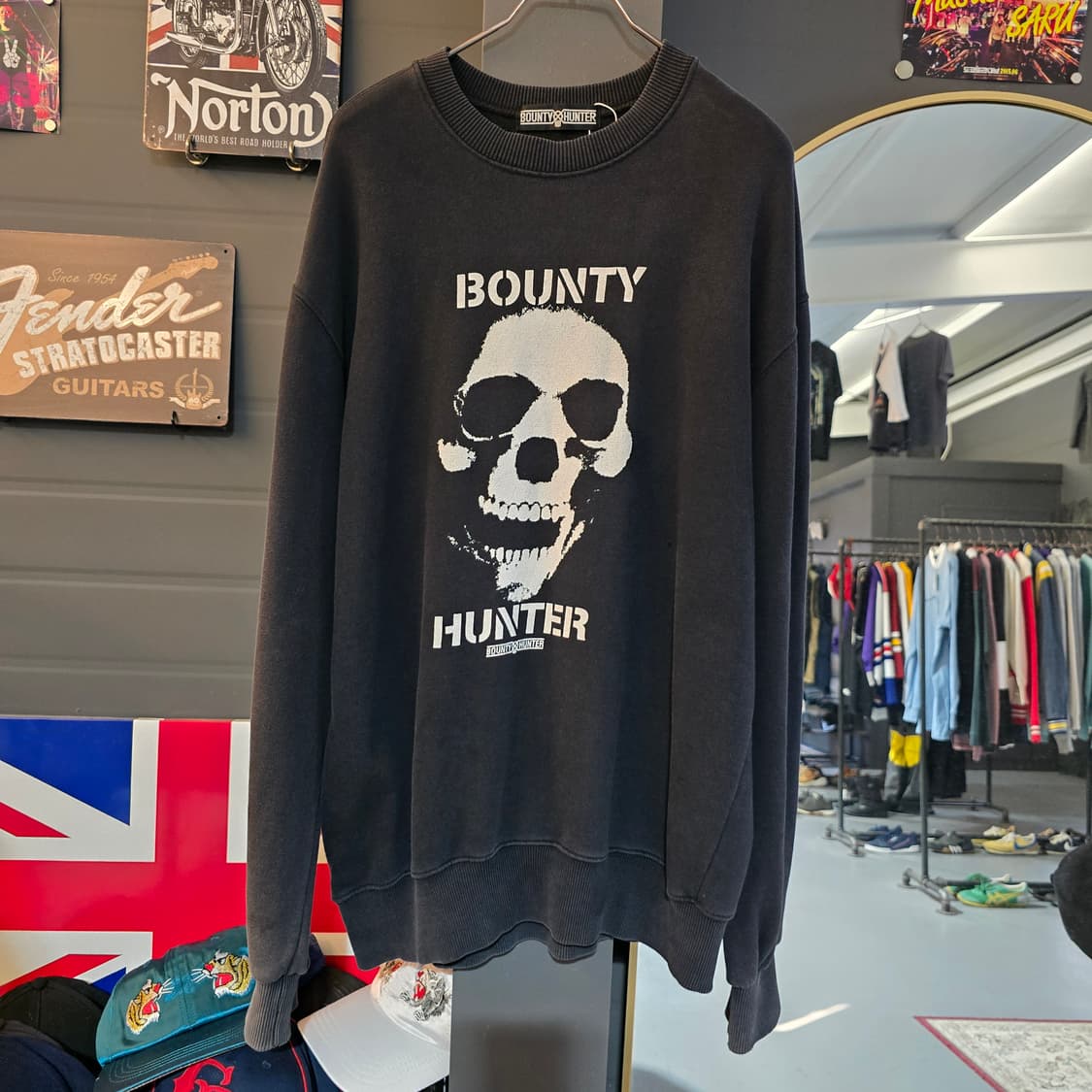 바운티헌터 스컬 프린팅 맨투맨 블랙 L 오버핏 상품이미지1
