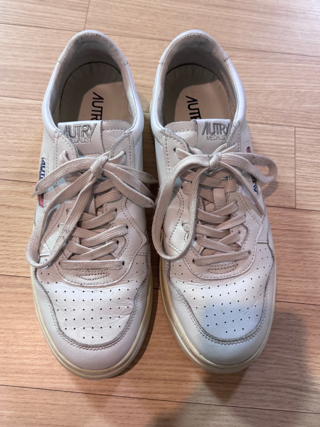 오트리 메달리스트 로우 레더 화이트 43 상품이미지1