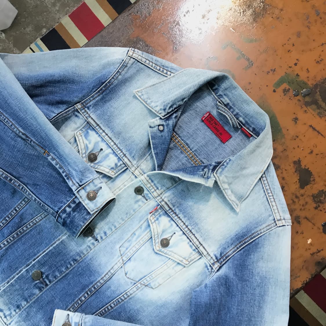 리바이스 레드탭 하드 워시드 데님 트러커 자켓 여성 55 사이즈  상품이미지2