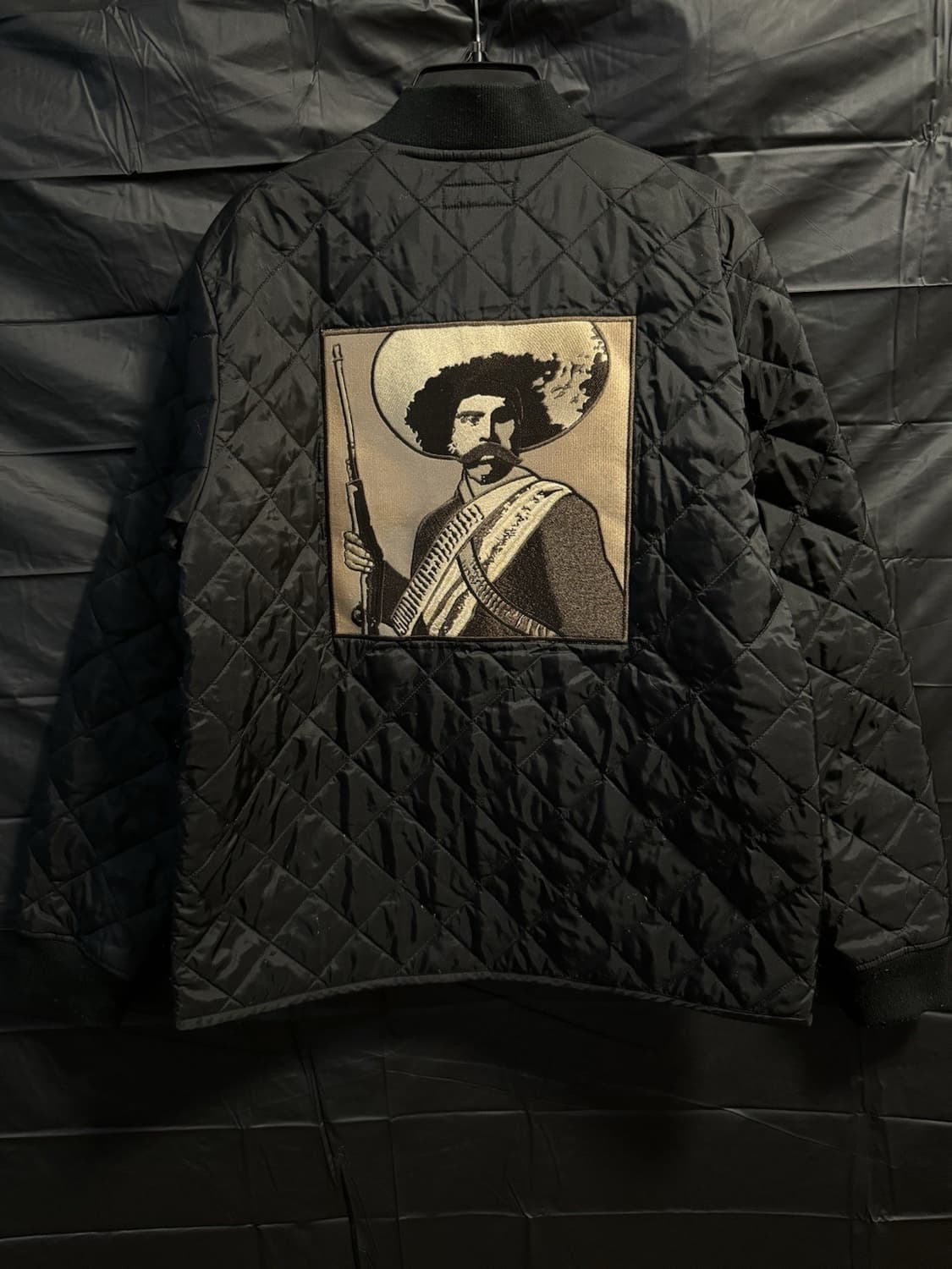 슈프림 에밀리아노 사파타 퀼팅 자켓 블랙 상품이미지1