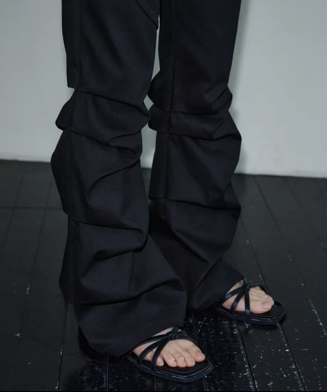 시스에이 이레귤러 코튼 플레어 턱 팬츠 s 상품이미지2