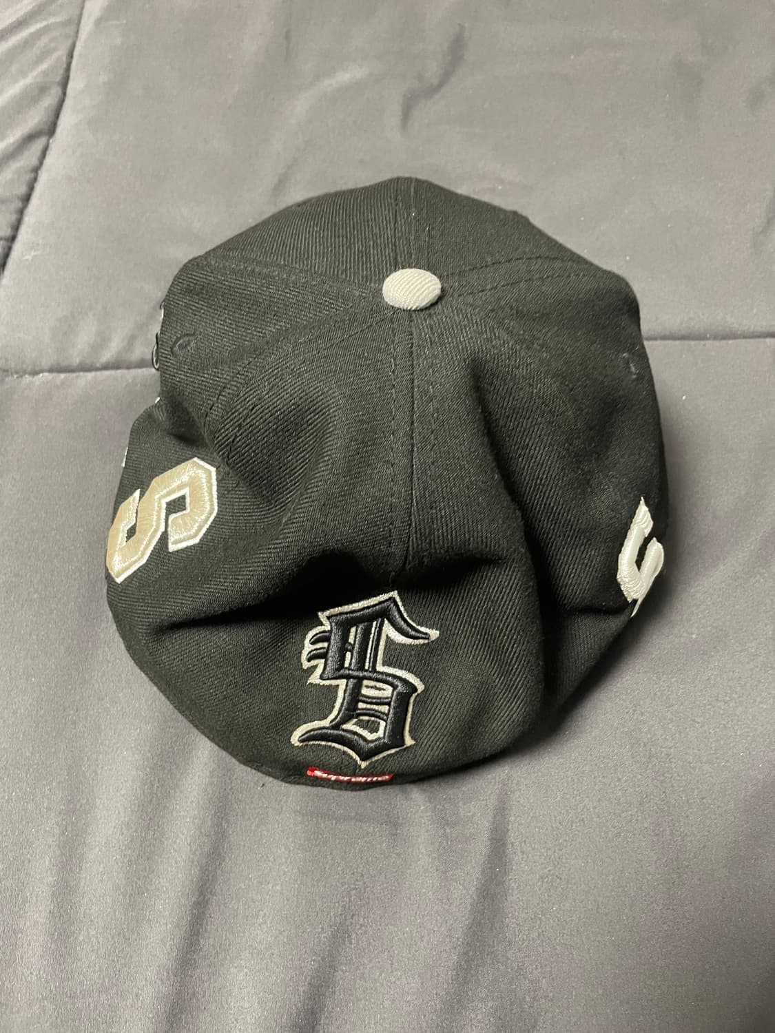 슈프림 멀티 s로고 뉴에라 블랙 758 판매합니다 상품이미지5