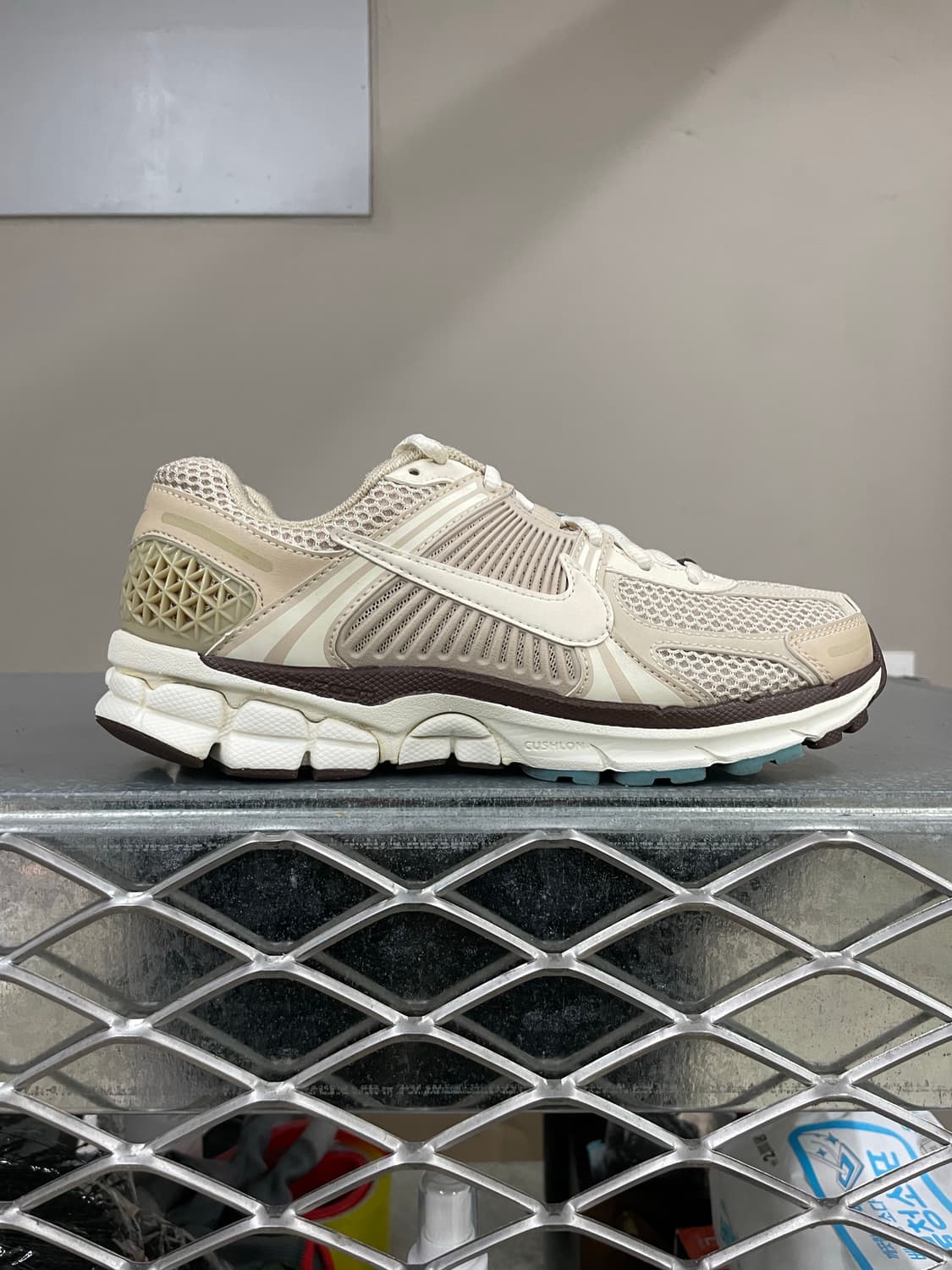 나이키 줌 보메로 5 오트밀 베이지 240 상품이미지4