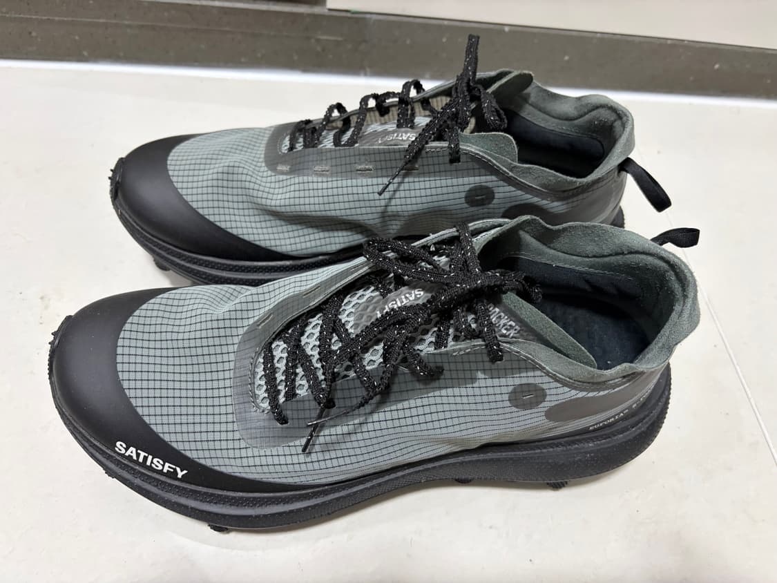 새티스파이 더 라커 쉐도우 컬러 트레일 런닝화 265 상품이미지2