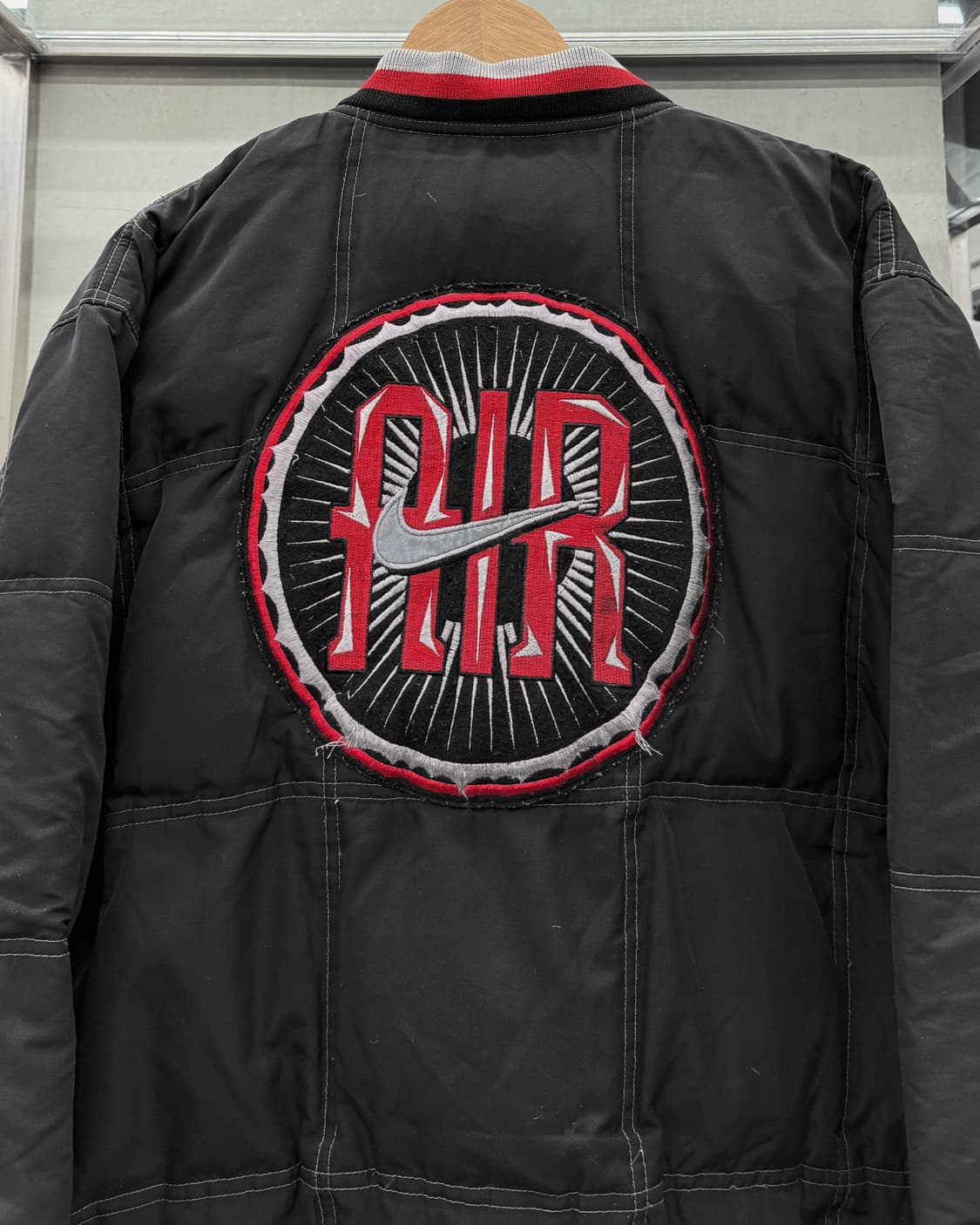 나이키 90s Air 엠브로이드 덕다운 푸퍼 자켓 상품이미지3