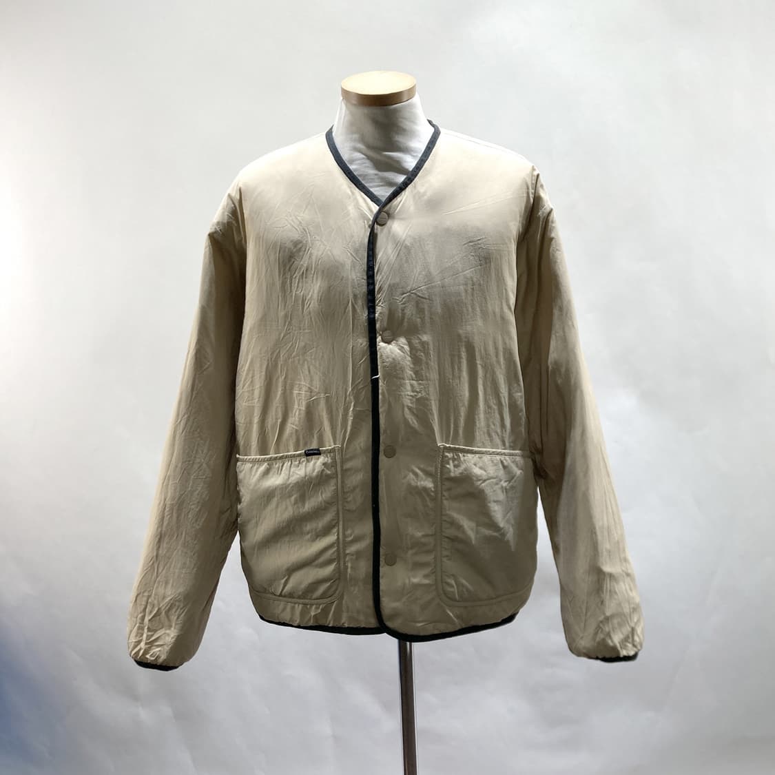 커버낫 22y 리버시블 라이트 다운자켓 공용 L  상품이미지4