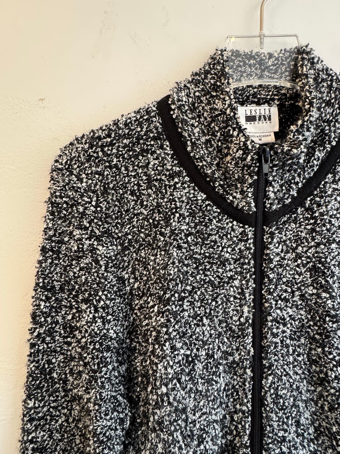 블랙&화이트 부클 집업 니트 상품이미지3