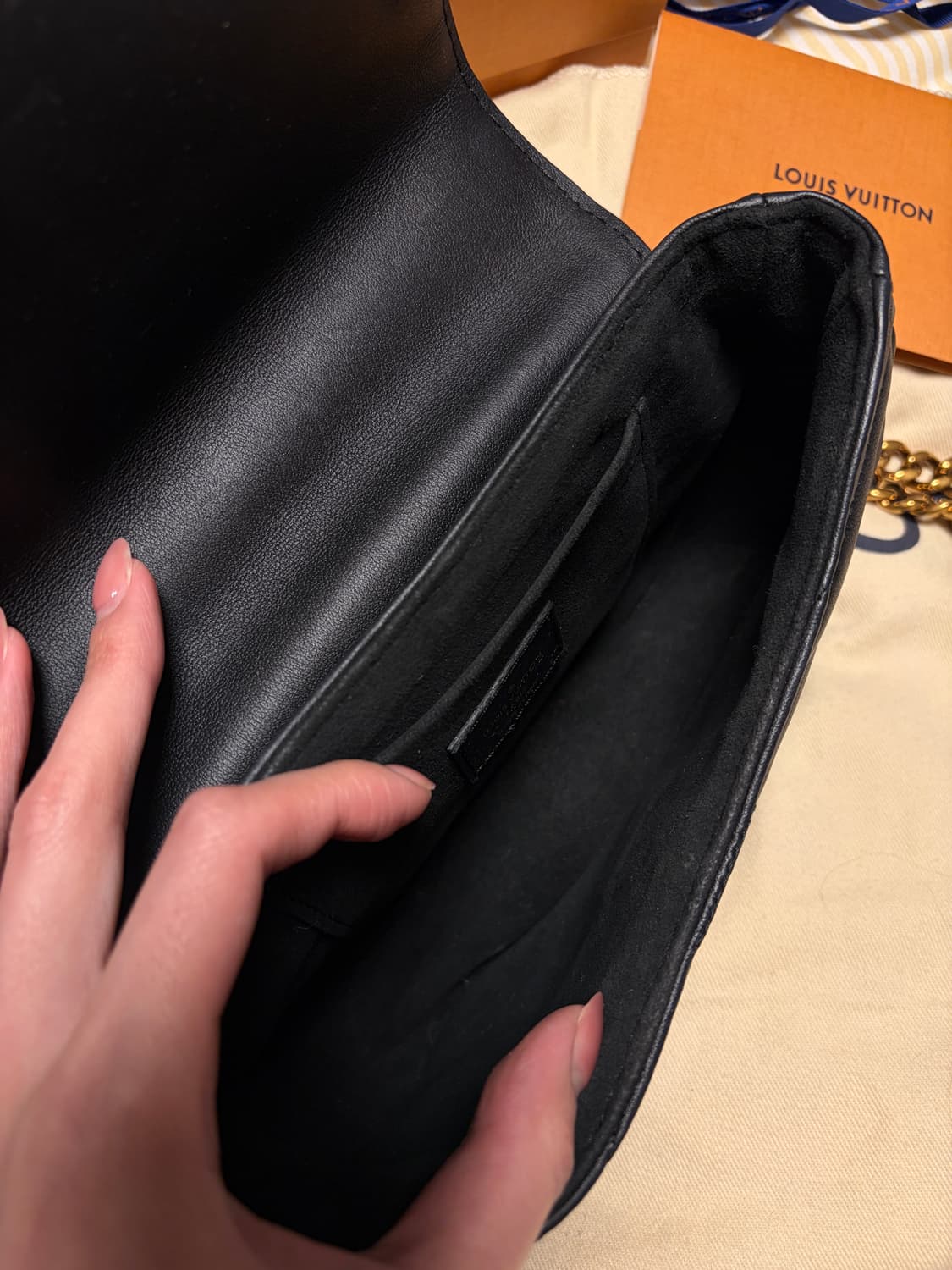 루이비통 뉴웨이브 체인백PM블랙 상품이미지6