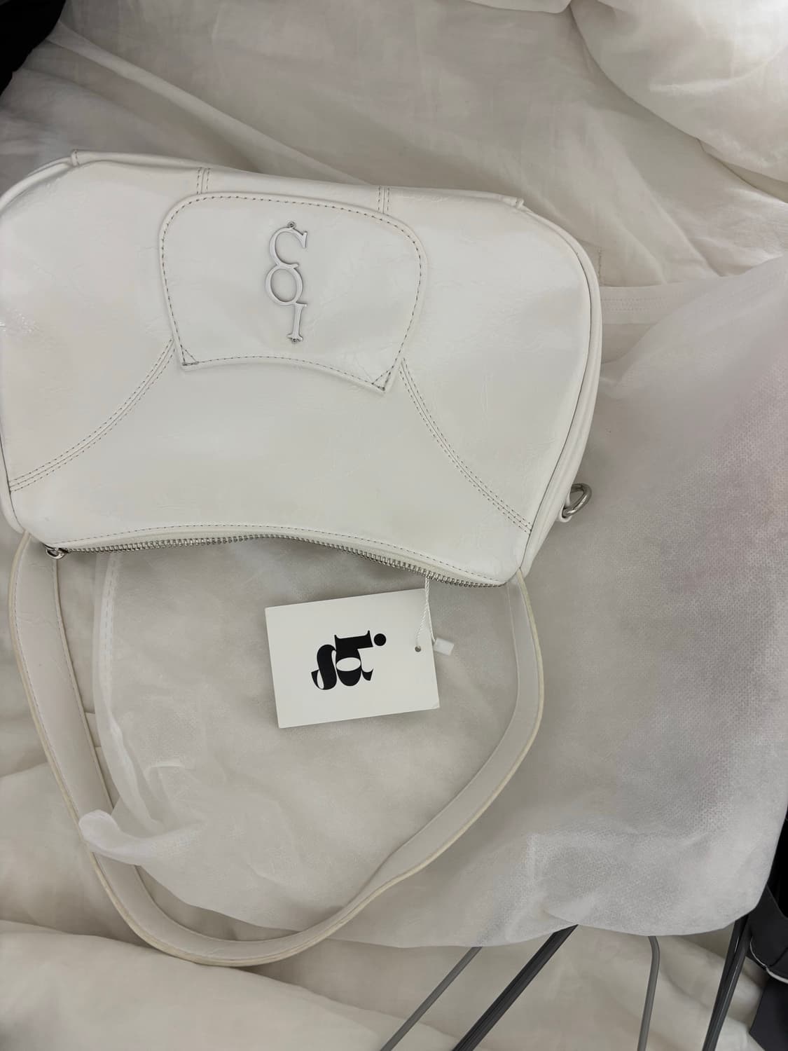 일리고 화이트 숄더백 (새상품, 택있음) 상품이미지3