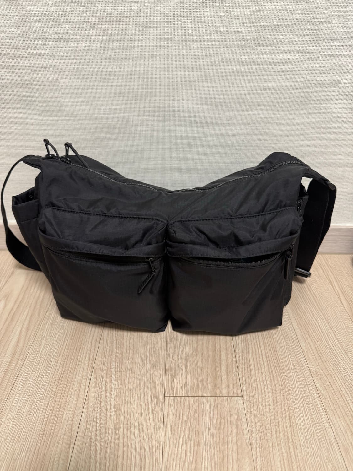 유니클로 멀티포켓 포터맛 크로스백 상품이미지1