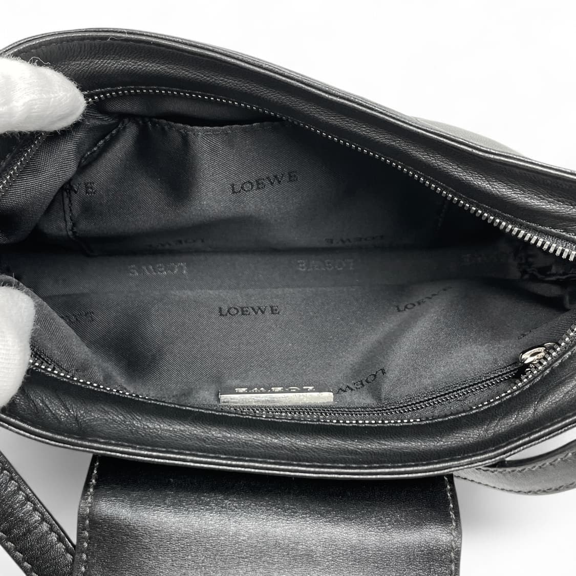 로에베 가죽 미니 숄더백 상품이미지8