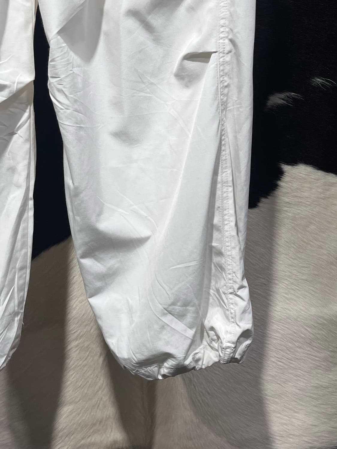 화이트 벌룬핏 카고팬츠 상품이미지4