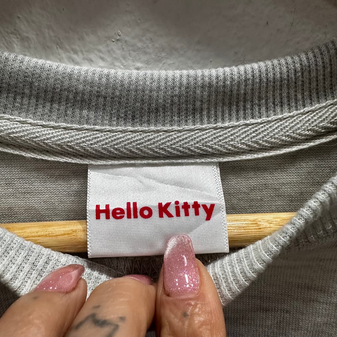 헬로키티 멜란지 백프린팅 스웻셔츠M 상품이미지3