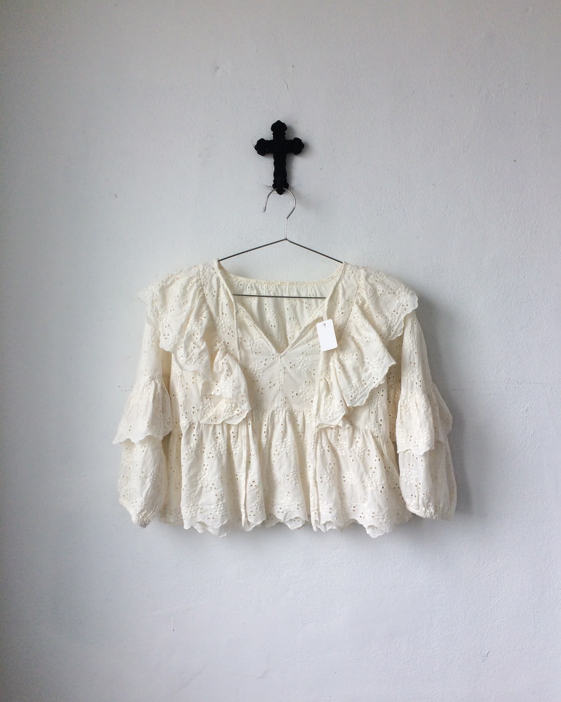 Punching pattern frill blouse 상품이미지2