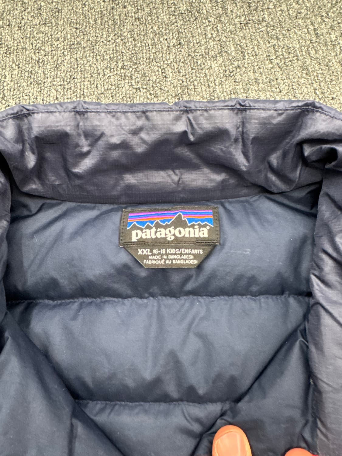2XL)파타고니아 빈티지 네이비 레드 포인트 여성 경량패딩 상품이미지3