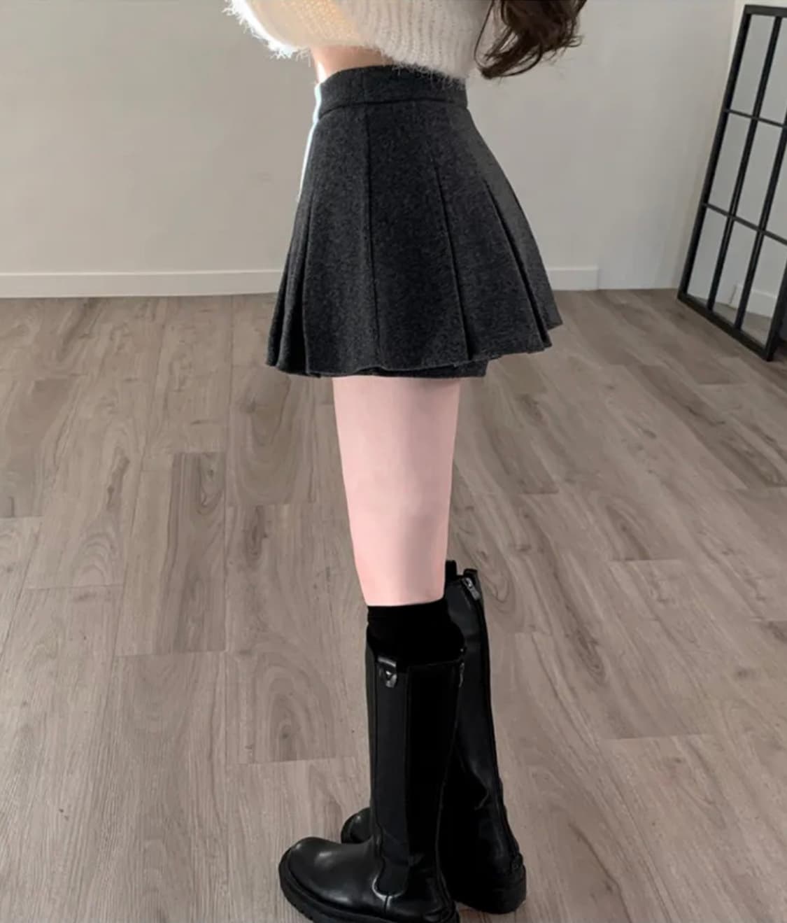 [새제품.바로배송] 루밍엘리스 도톰 기모 플리츠 미니스커트 s 상품이미지4