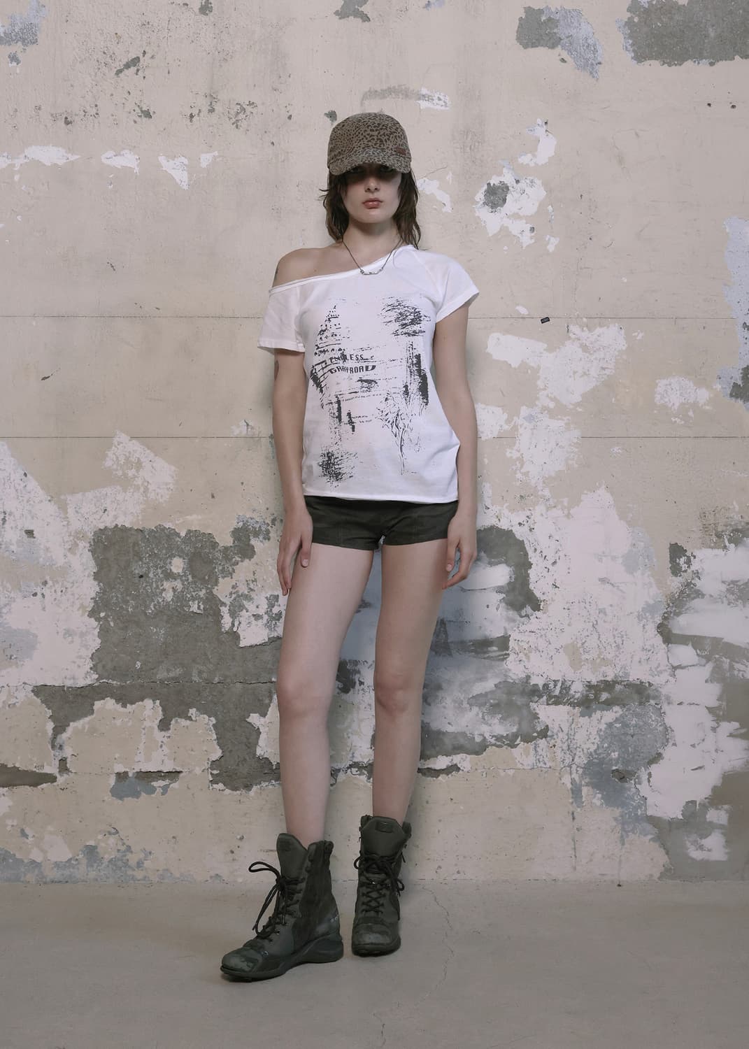 FUNKY SCOOP NECK TEE CONCH, WHITE 상품이미지4