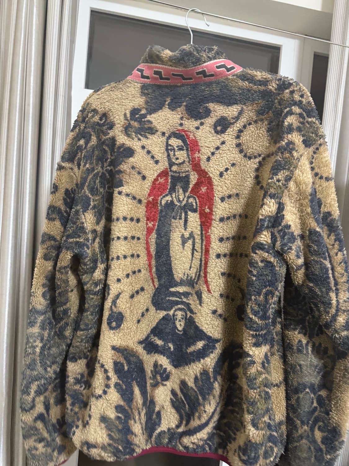 캐피탈 디마스크 패턴 마리아 후리스  상품이미지2