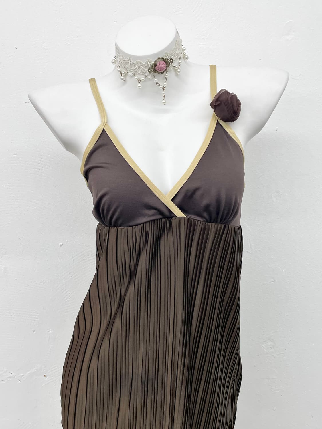 브라운 플리츠 로즈 슬립 상품이미지2