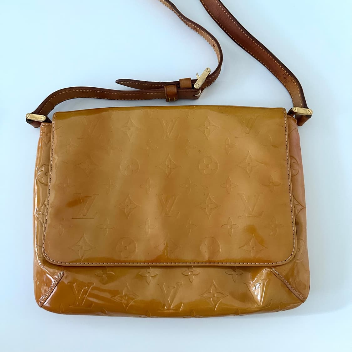 루이비통 Louis vuitton 로고 에나멜 숄더백 상품이미지2