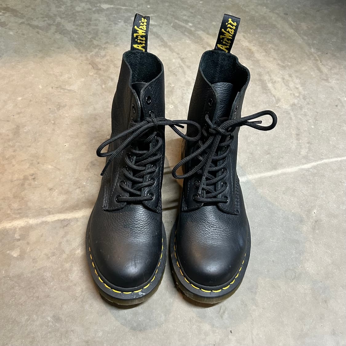 230) 닥터마틴 파스칼 8홀 나파 블랙 부츠 상품이미지3