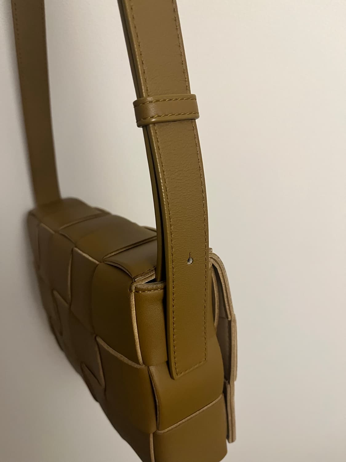 보테가베네타 카세트백 올리브 상품이미지9