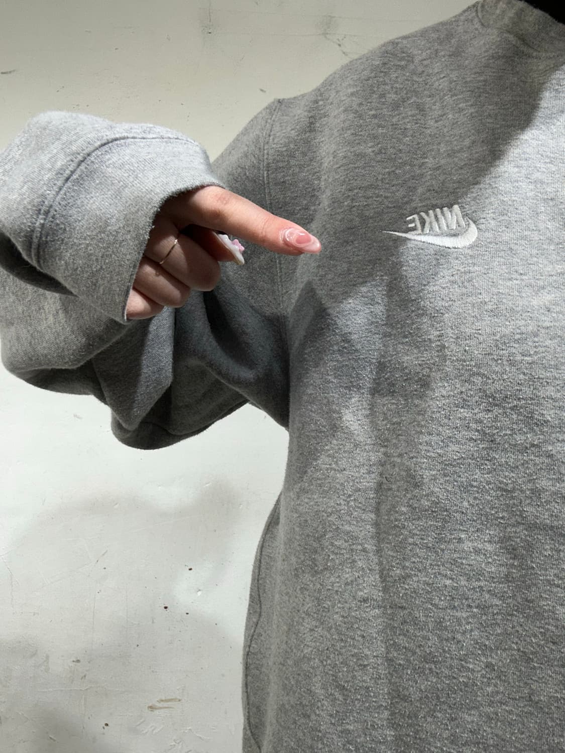 나이키 오버핏 회색 맨투맨 스웻 셔츠 XL  상품이미지4