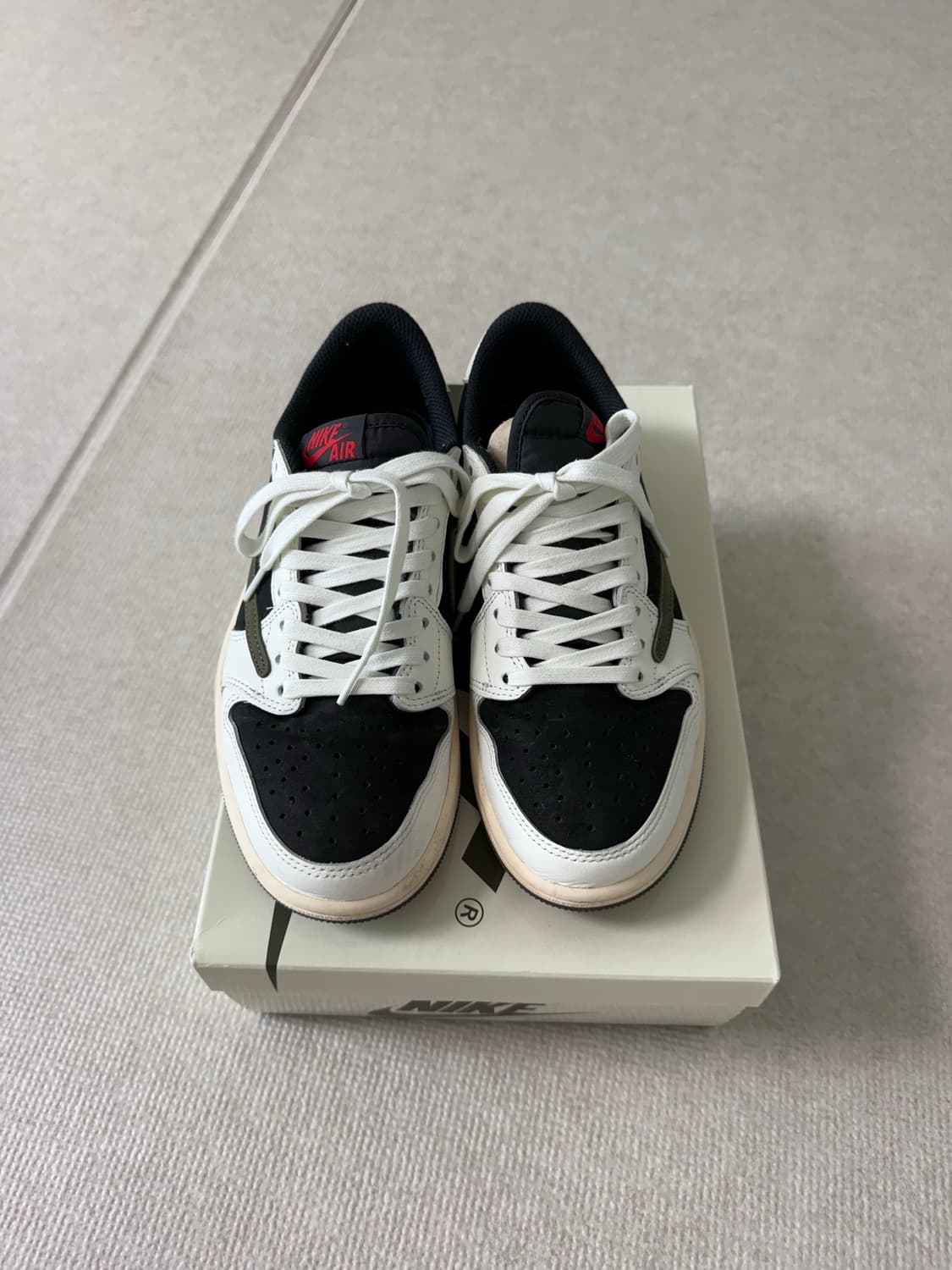 나이키 트래비스 스캇 OG 로우 올리브 상품이미지1