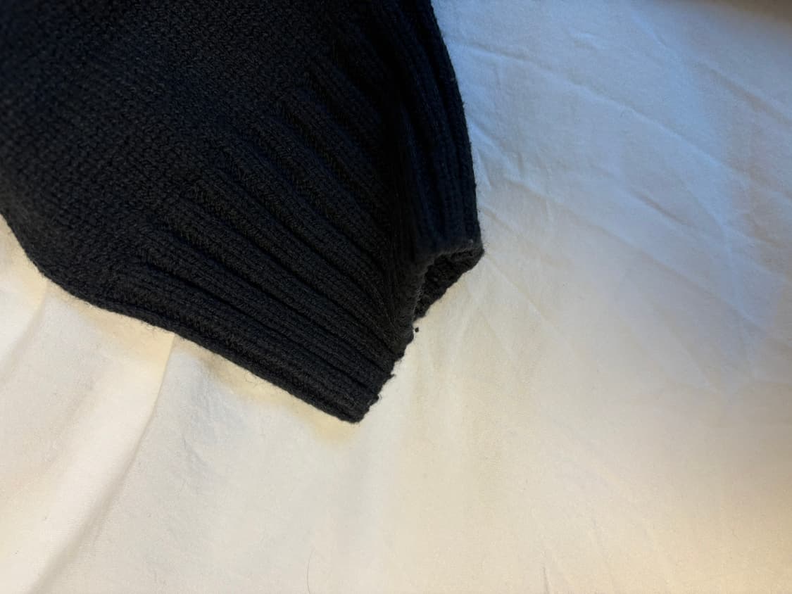 마뗑킴 빅로고 니트 풀오버 인 블랙 오버핏 상품이미지3