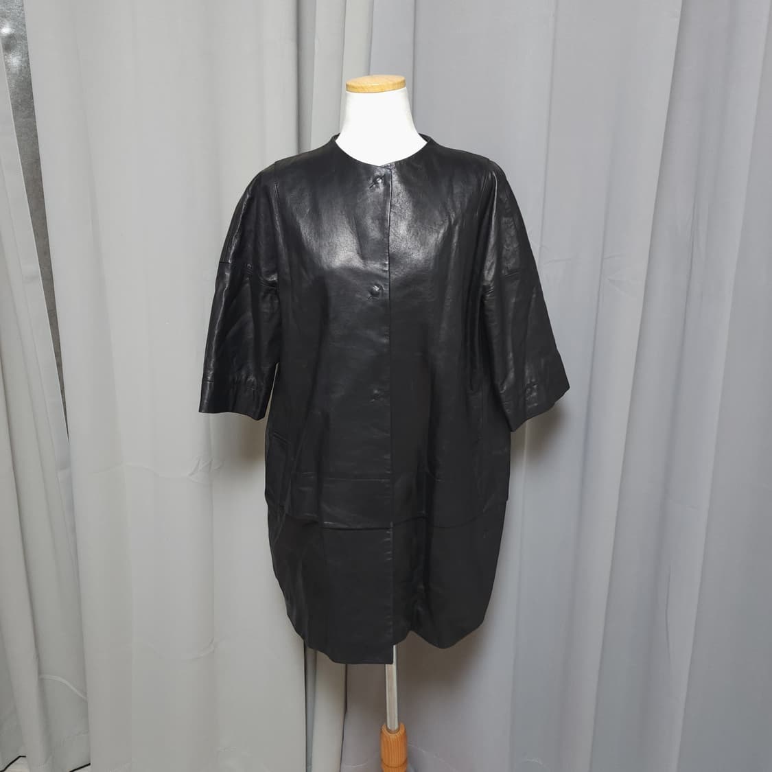 여성 램스킨 레더 롱자켓
66 상품이미지1